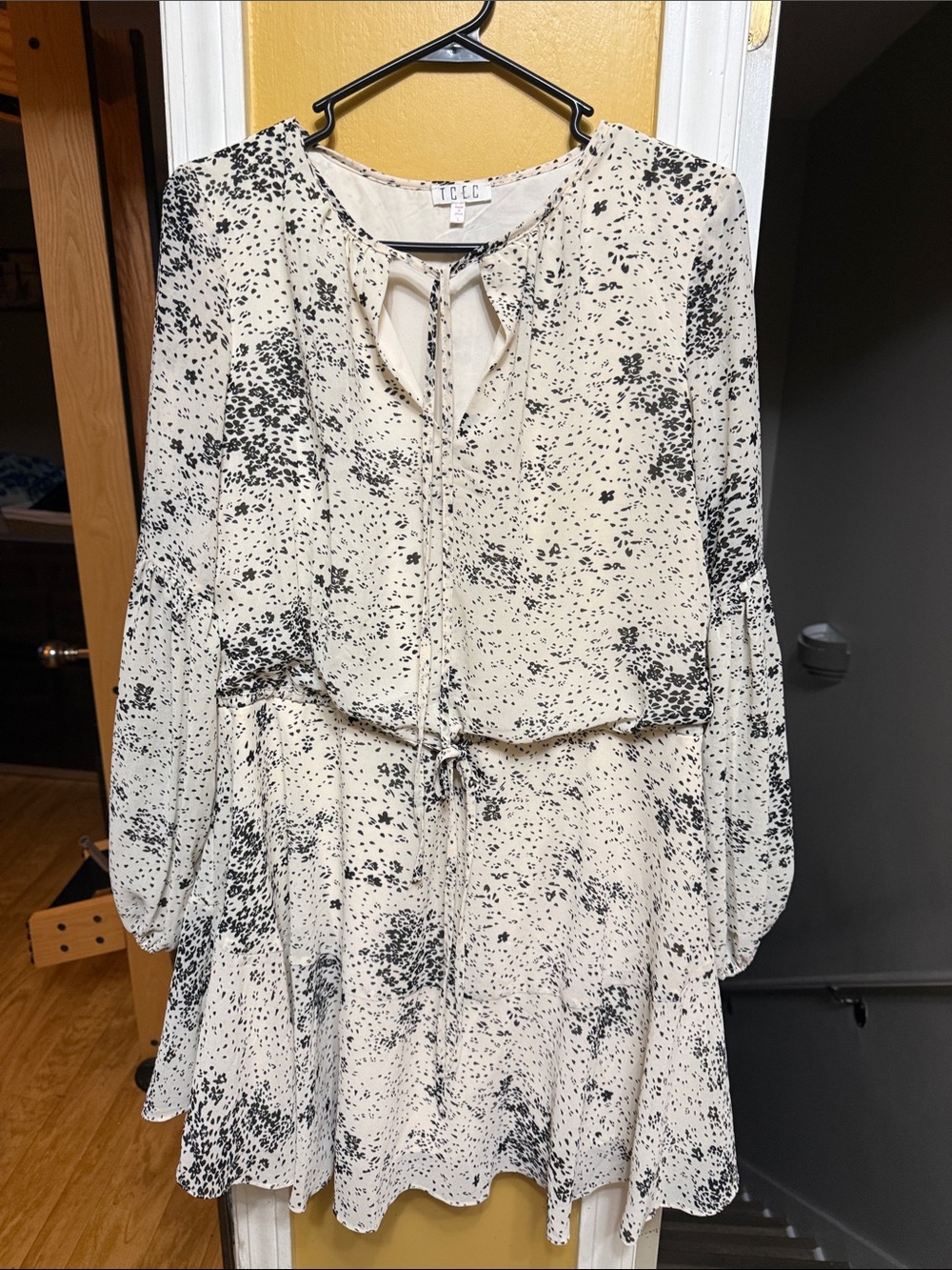 TCEC Ivory Black Floral Mini Dress Long Sleeve Tiered Flare Tie Waist L